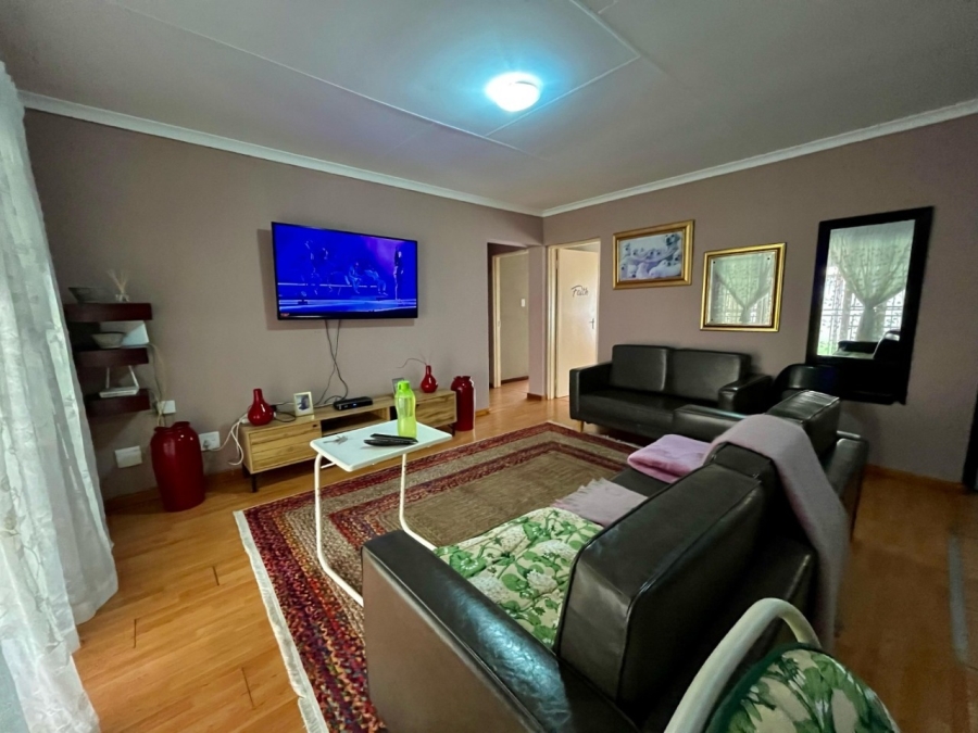 To Let 3 Bedroom Property for Rent in Waterval East North West